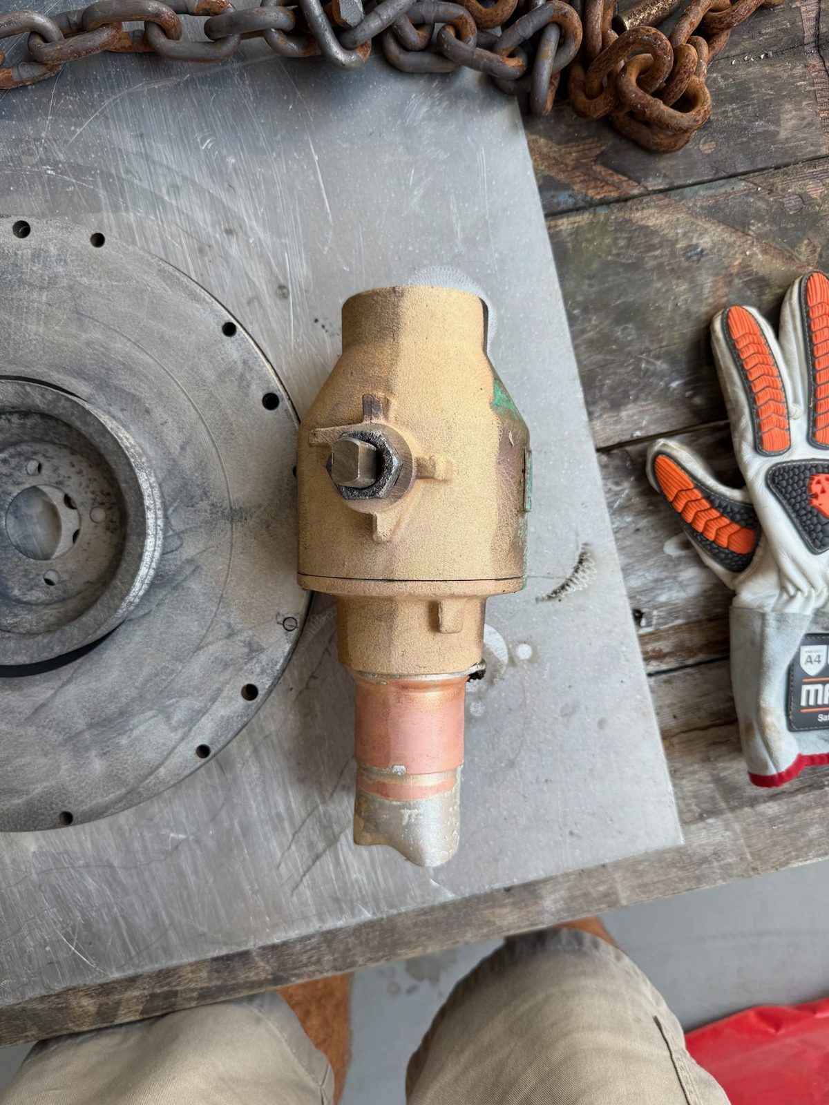 Bronze marine valve after laser cleaning